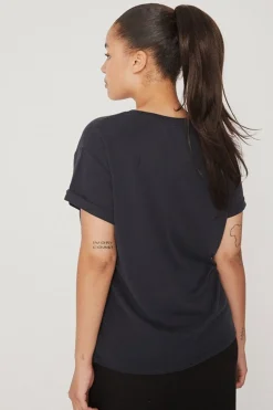 New Amana T-Shirts & Toppe