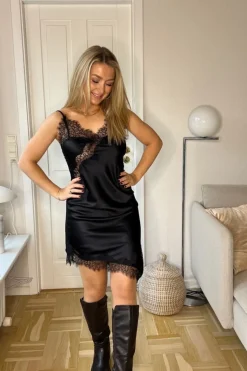 Online Lace Midi Dress Kjoler