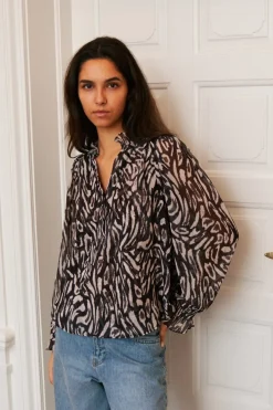 Neo Noir Bluser & Skjorter<Leia Abstract Leo Blouse 164591