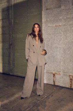 Haute L'Amitié Sæt 🛍️|Jakkesæt<Nicole Low Triangle Blazer HL10368