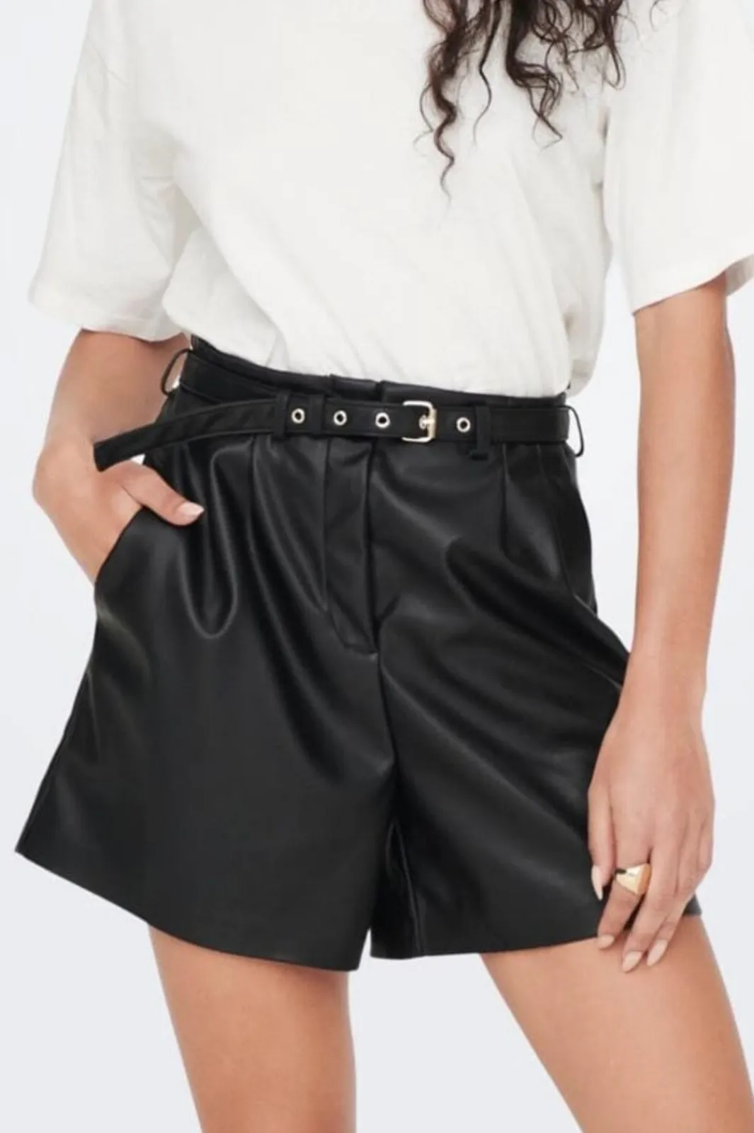 Only Shorts<Onlheidi Faux Leather Shorts Otw