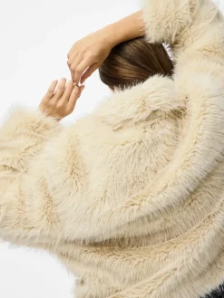 Pieces Overtøj & Jakker<Pcjilla Short Fluffy Jacket