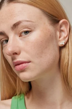 Hot Studs, Mae Øreringe