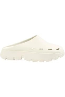 New Trek Closed Sandal Sandaler