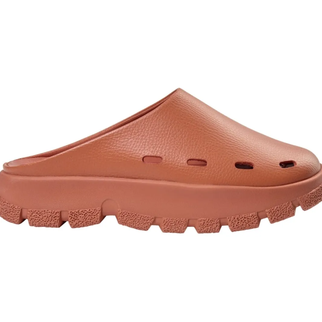 New Trek Closed Sandal Sandaler