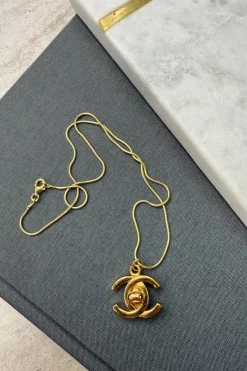 Preloved Vintageline x Molly&My Halskæder<Vintage Chanel CC Vedhæng 1