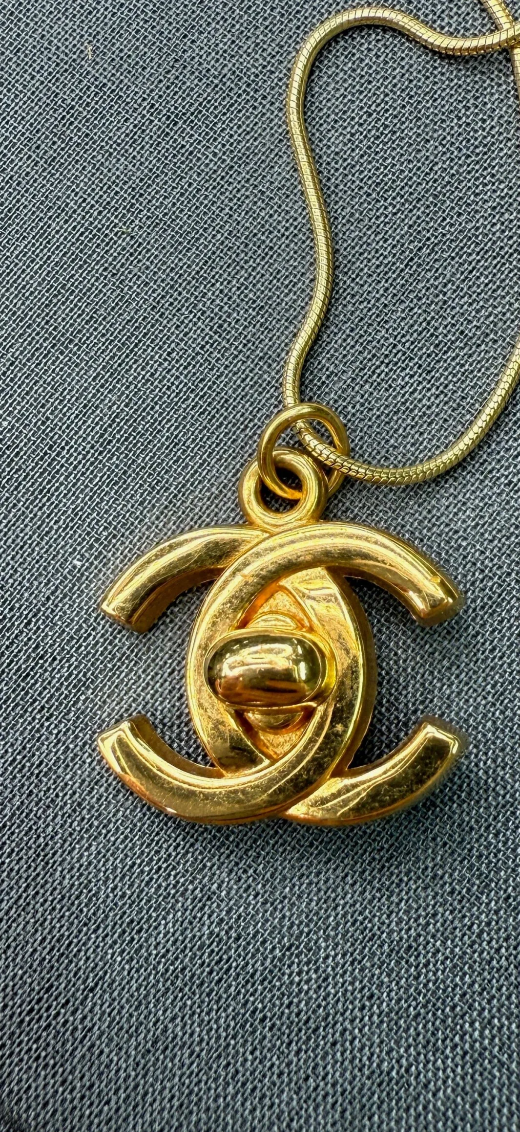 Preloved Vintageline x Molly&My Halskæder<Vintage Chanel CC Vedhæng 1