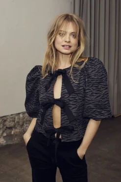 Hot Zebracc Bow Blouse 35586 Bluser & Skjorter|Ammevenligt Tøj